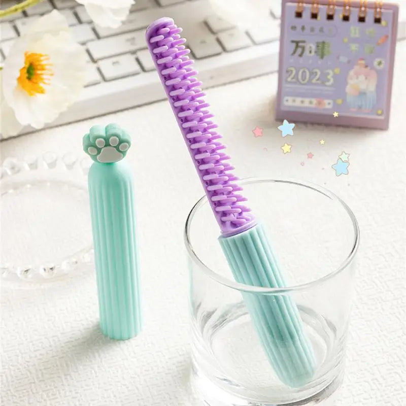 Portable Plastic Comb with Lid